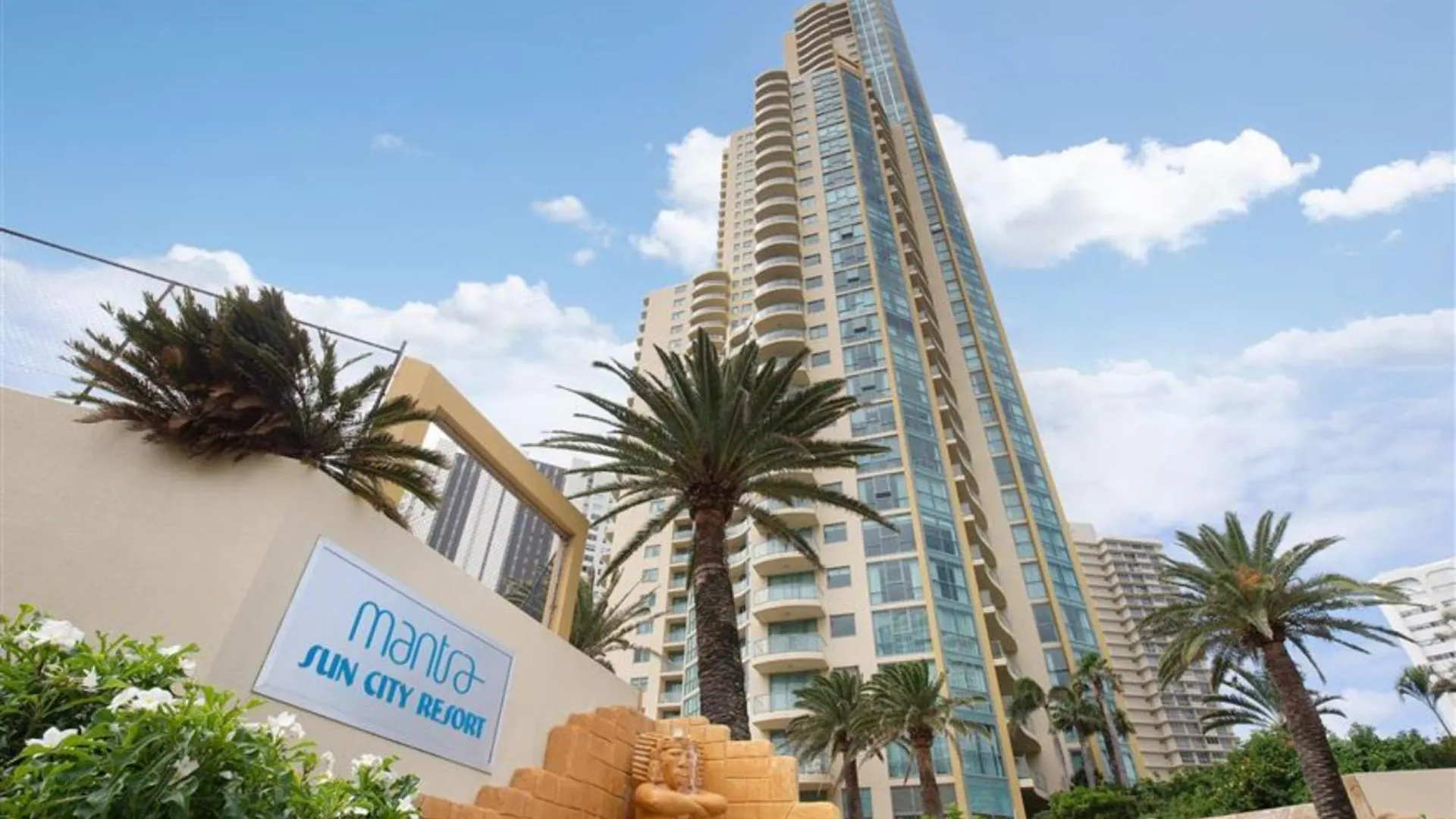 Prime Views From 4 Bedroom Newly Renovated Ocean Unit At Sun City - Q Stay Gold Coast Avustralya
