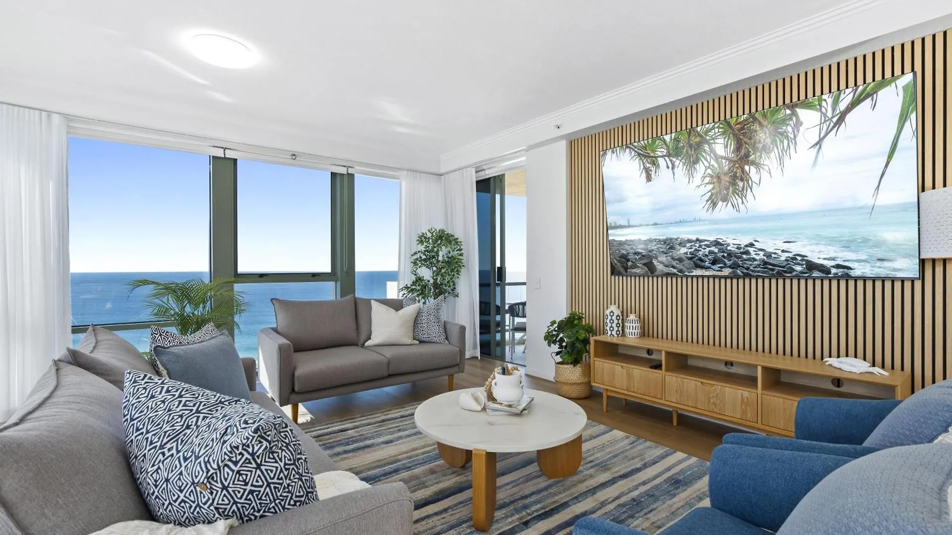Daire Prime Views From 4 Bedroom Newly Renovated Ocean Unit At Sun City - Q Stay Gold Coast