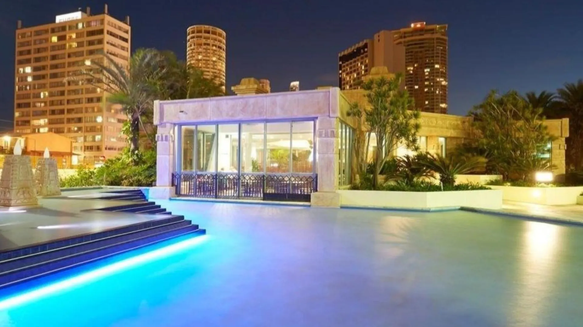 Daire Prime Views From 4 Bedroom Newly Renovated Ocean Unit At Sun City - Q Stay Gold Coast Avustralya