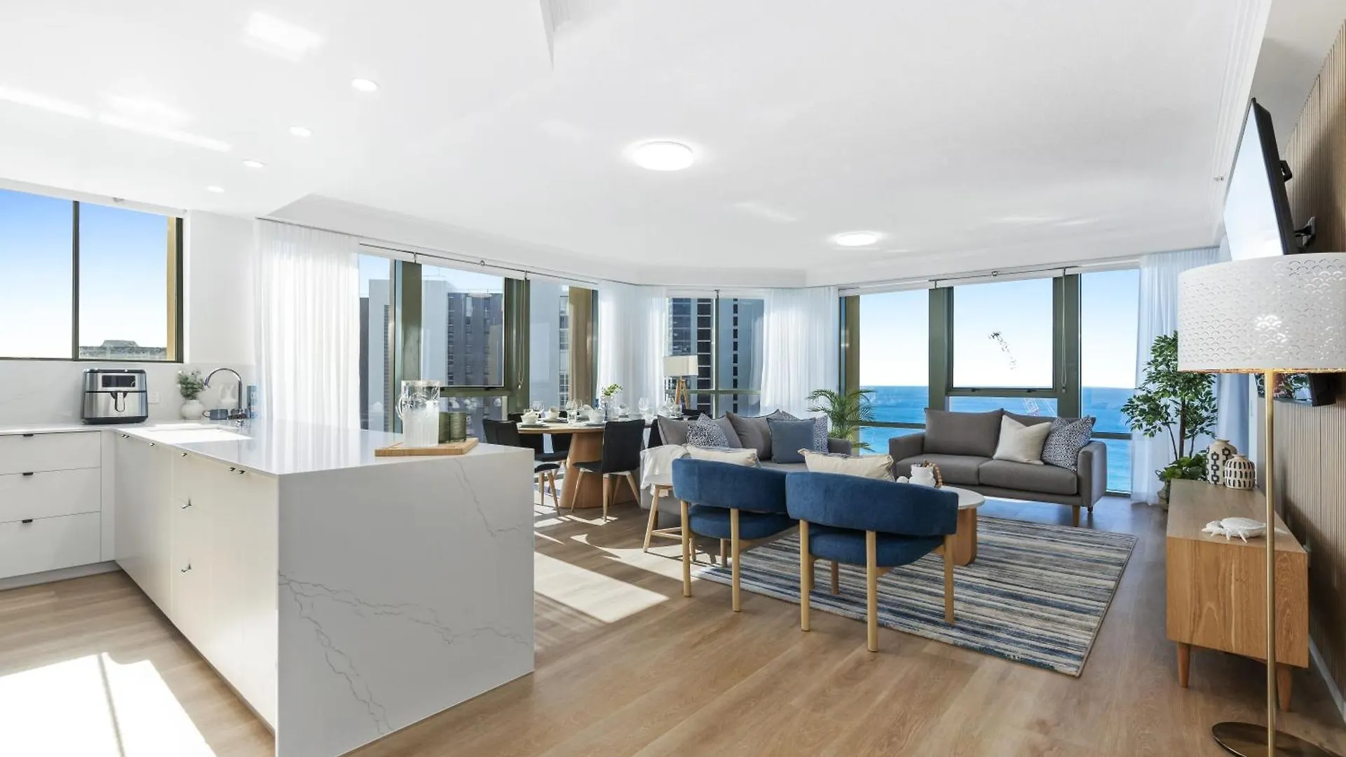 Prime Views From 4 Bedroom Newly Renovated Ocean Unit At Sun City - Q Stay Gold Coast 0*,