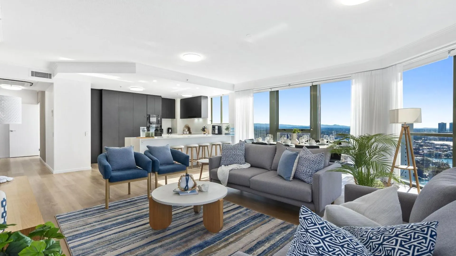 Prime Views From 4 Bedroom Newly Renovated Ocean Unit At Sun City - Q Stay Gold Coast 0*,  Avustralya