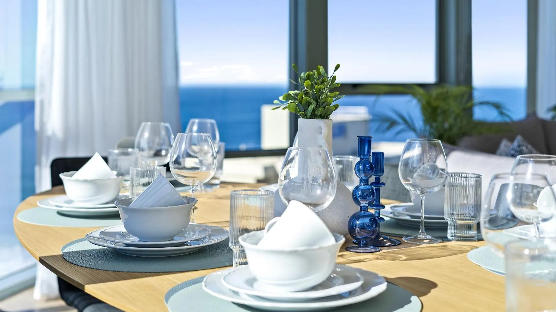 Prime Views From 4 Bedroom Newly Renovated Ocean Unit At Sun City - Q Stay Gold Coast Avustralya