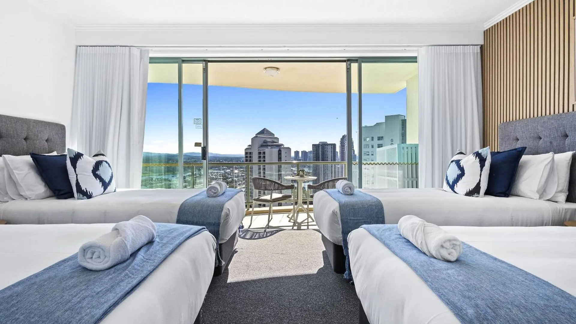 Daire Prime Views From 4 Bedroom Newly Renovated Ocean Unit At Sun City - Q Stay Gold Coast Avustralya