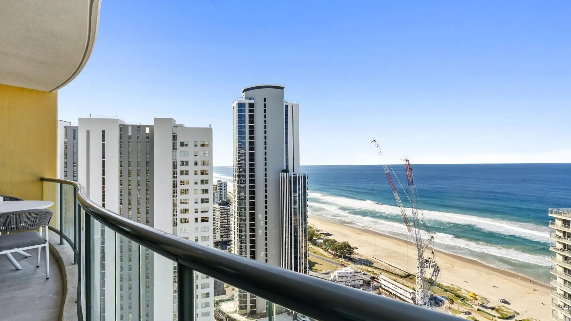 Prime Views From 4 Bedroom Newly Renovated Ocean Unit At Sun City - Q Stay Gold Coast Avustralya
