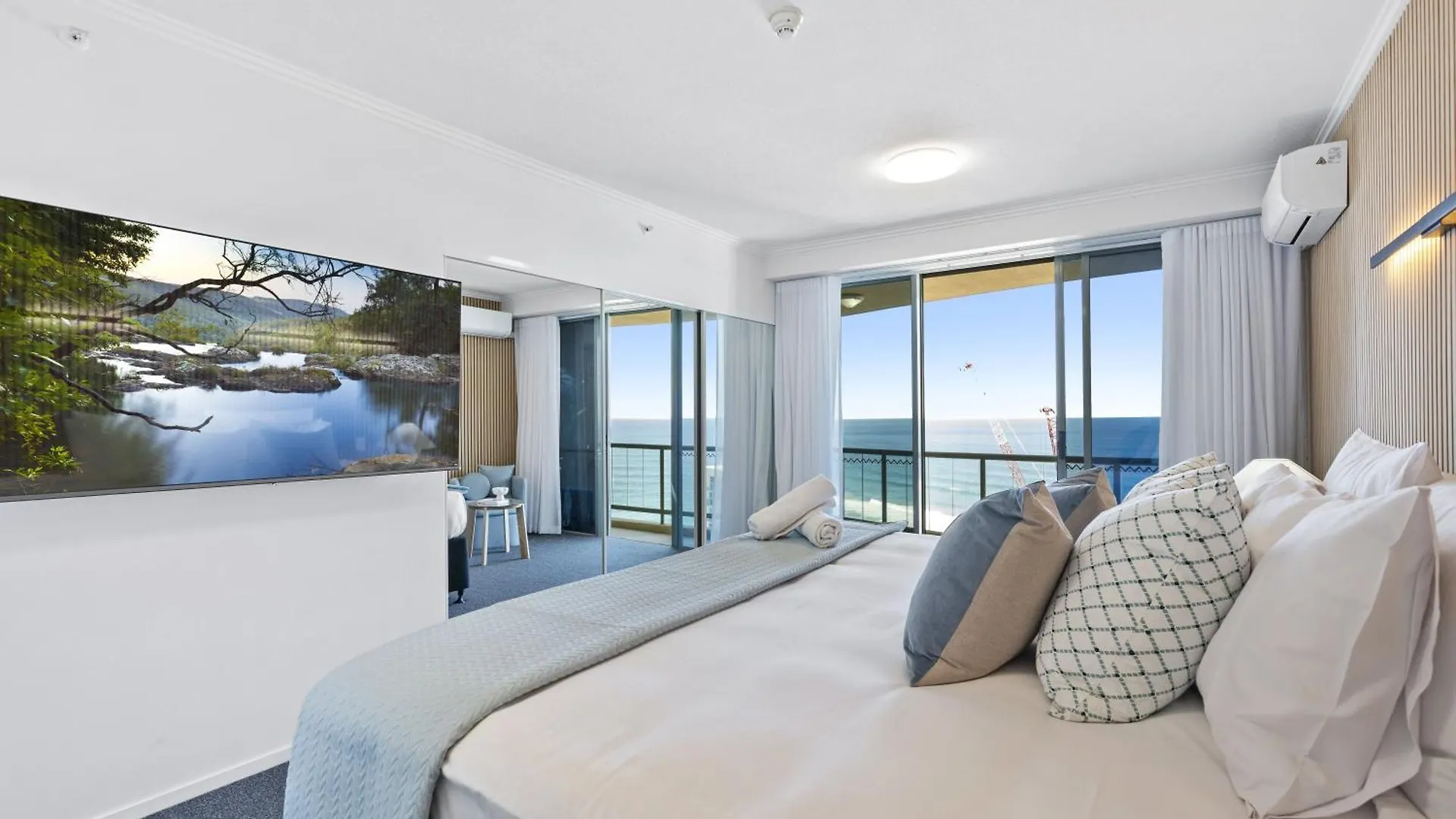 Prime Views From 4 Bedroom Newly Renovated Ocean Unit At Sun City - Q Stay Gold Coast Daire