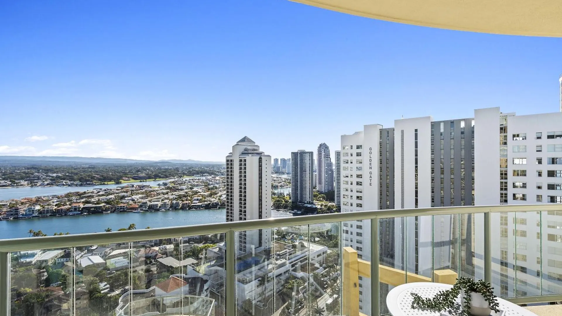 Prime Views From 4 Bedroom Newly Renovated Ocean Unit At Sun City - Q Stay Gold Coast